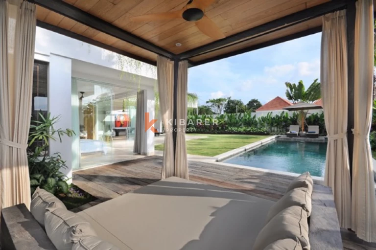 Modern Five-Bedroom Villa with Expansive Rooftop in Canggu