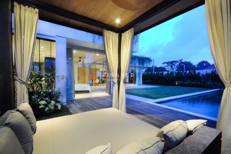 Modern Five-Bedroom Villa with Expansive Rooftop in Canggu