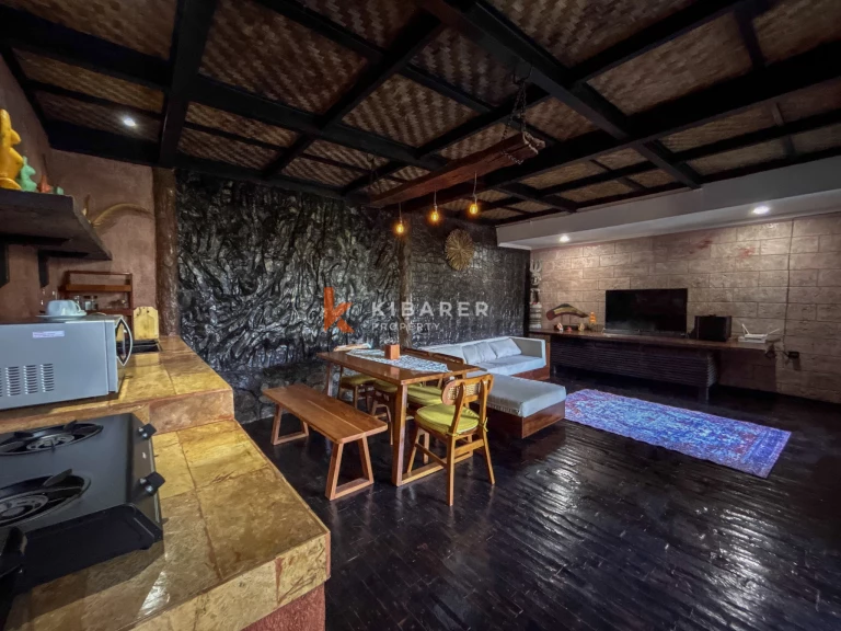 Villa Kayu Hangat Dua Kamar Tidur dengan Kolam Renang Pribadi di Kerobokan