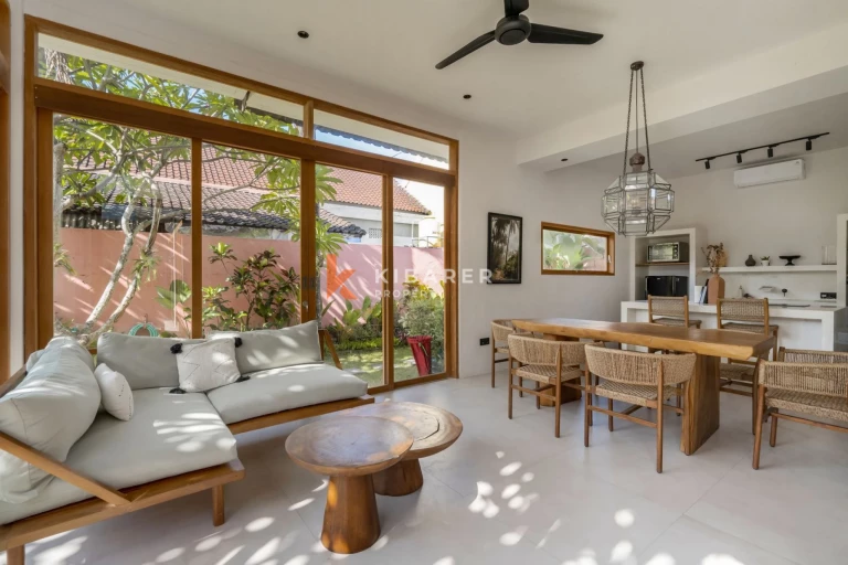 Villa moderne de trois chambres avec salon fermé et minimaliste située à Umalas