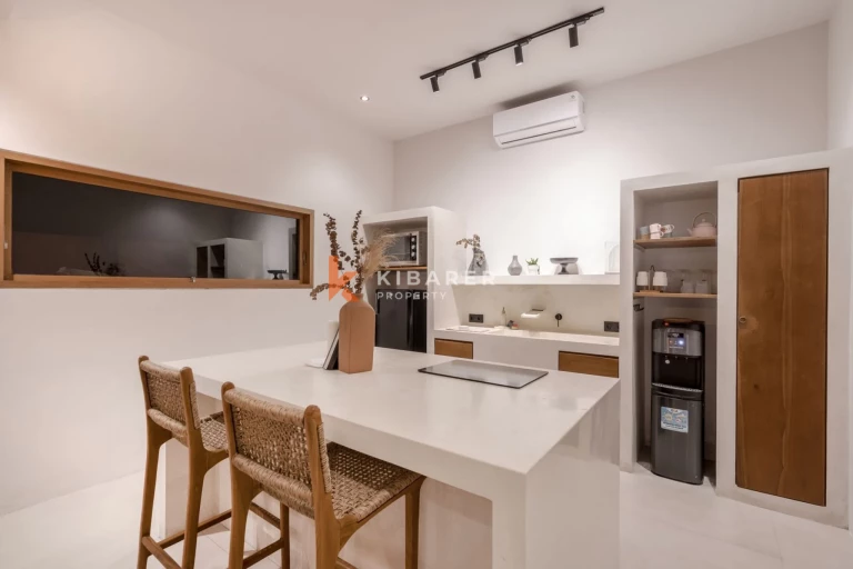 Villa moderne de trois chambres avec salon fermé et minimaliste située à Umalas