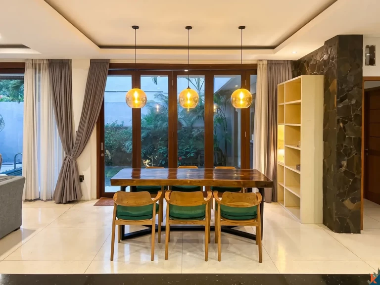 Properti hak milik tiga kamar tidur yang langka dijual di pusat Umalas - Bumbak