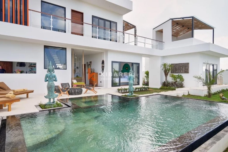 Four Bedroom Living Close to The Kelanting Beach Tabanan