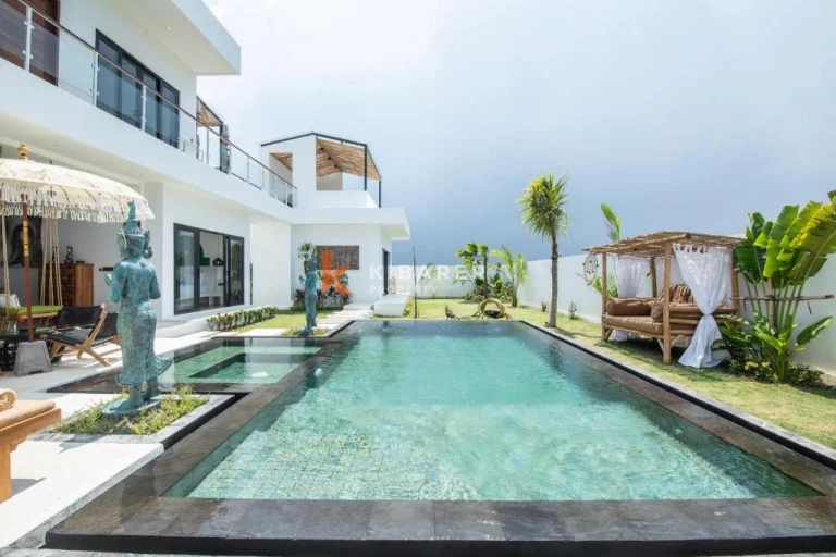 Four Bedroom Living Close to The Kelanting Beach Tabanan