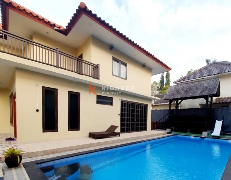 The Pool House – Hunian Tropis dengan Empat Kamar Tidur di Jimbaran