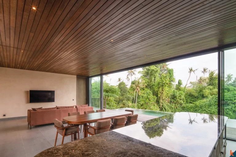 Properti baru dengan empat kamar tidur berstatus hak sewa menghadap hutan di Kaba Kaba