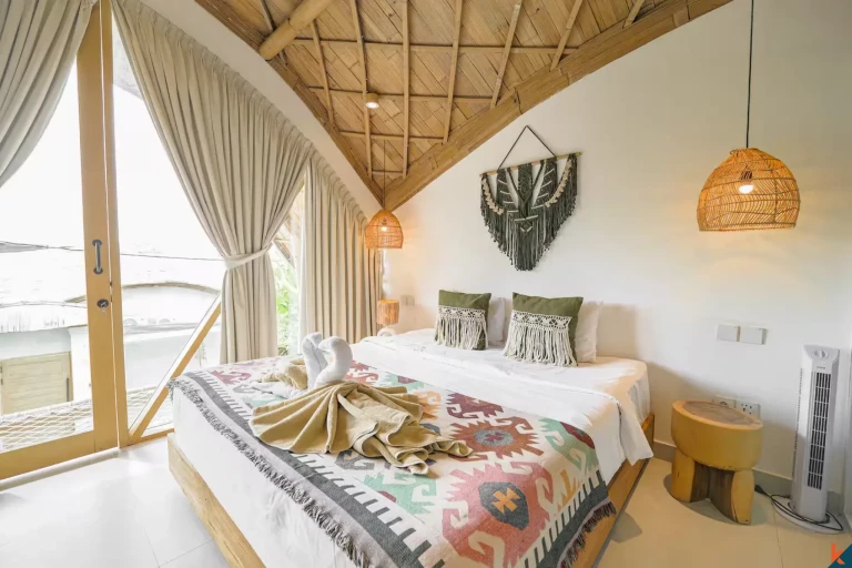 Vila sewa tiga kamar tidur bergaya tropis baru di Tibubeneng