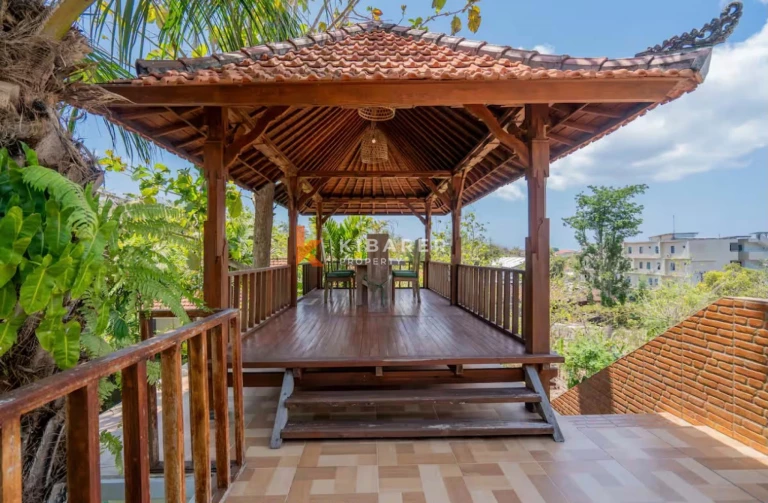Spacious Tropical Three Bedroom Villa Near Jimbaran