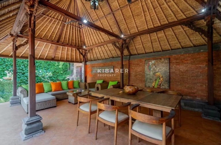 Spacious Tropical Three Bedroom Villa Near Jimbaran