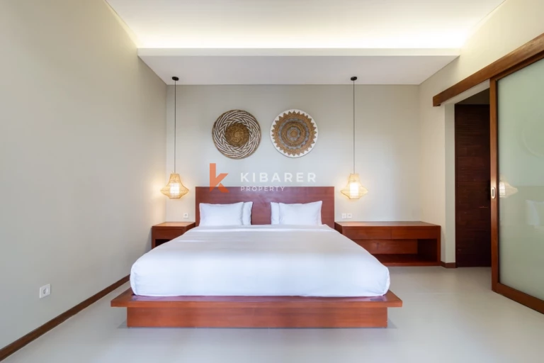 Vila Modern Tiga Kamar Tidur dengan Perabotan Menawan di Kerobokan