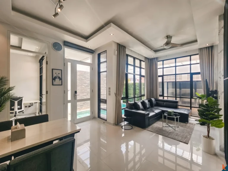 Properti Modern Dua Kamar Tidur Hak Milik di Lokasi Strategis Seminyak - Petitenget