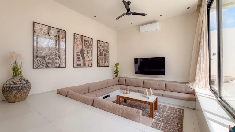 Rumah Townhouse Modern Dua Kamar Tidur dengan Status Hak Sewa di Kerobokan
