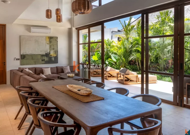 Magnificent Six-Bedroom Private Villa Near Nyanyi Beach