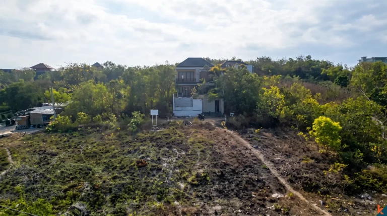 Compact and rare freehold lot of land for sale in Uluwatu