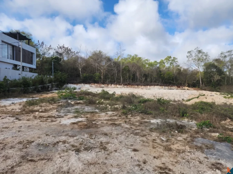 Compact and rare freehold lot of land for sale in Uluwatu