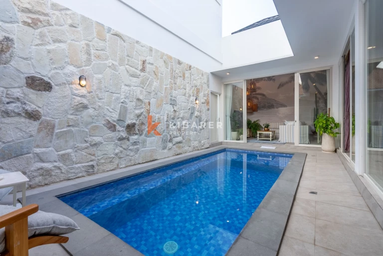 Cozy Romantic Retreat: Charming Two-Bedroom Hideaway in Prime Berawa