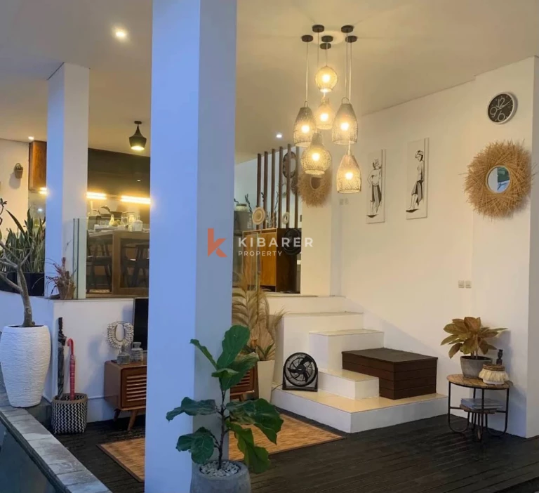 Villa minimaliste de deux chambres avec espace de vie ouvert et piscine à Seminyak