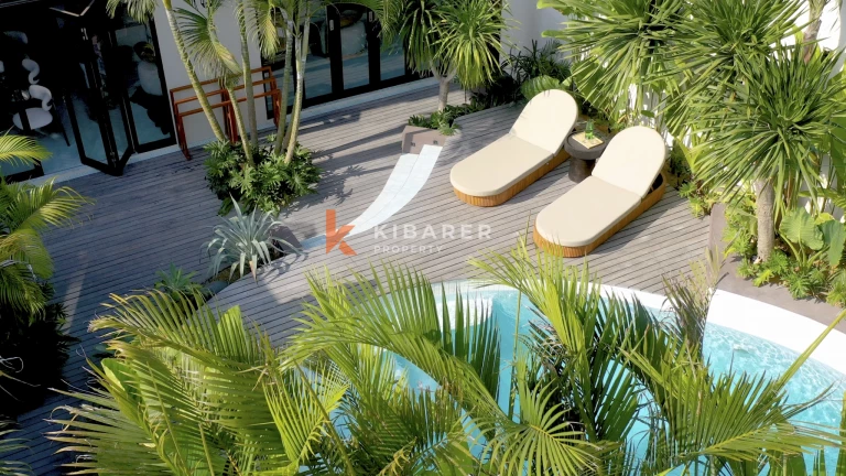 Surga Tropis: Vila Tiga Kamar Tidur dengan Kolam Renang & Taman Pribadi di Kerobokan