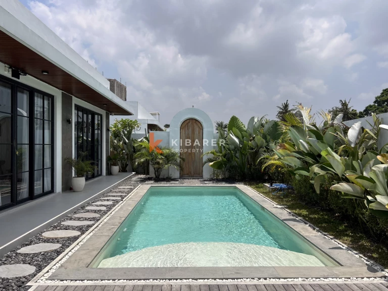 Spacious Two-Bedroom Villa with Large Pool and Tropical Garden in Munggu