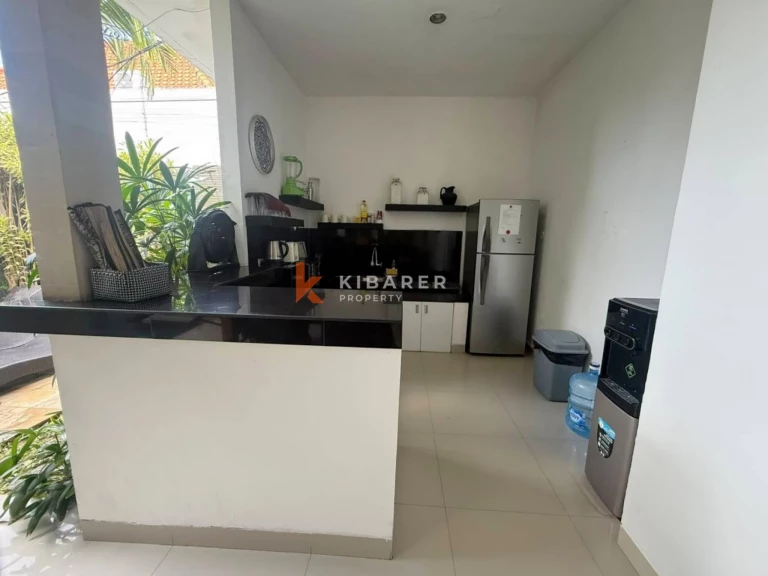 Vila Tropis Bergaya Bali dengan Tiga Kamar Tidur di Jantung Seminyak