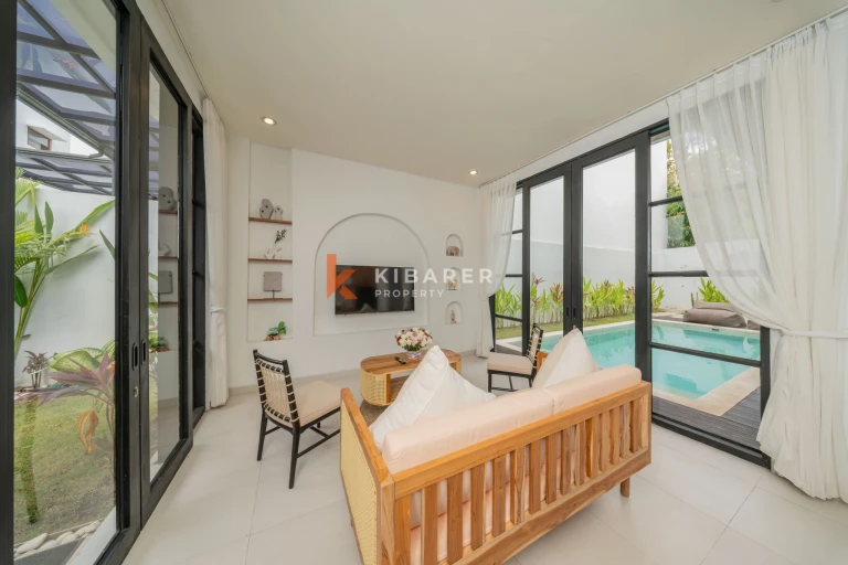 Vila Tiga Kamar Tidur Modern dengan Kolam Renang Pribadi dan Desain Arsitektur Kontemporer di Balangan