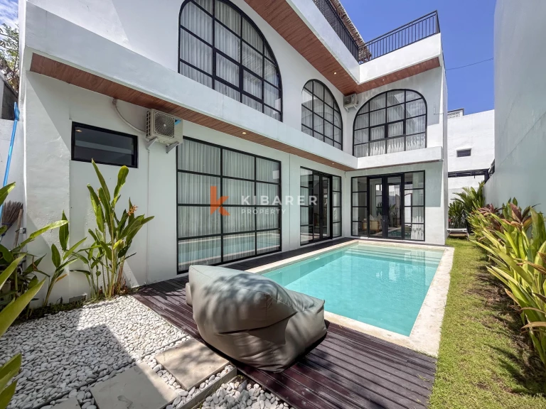 Vila Tiga Kamar Tidur Modern dengan Kolam Renang Pribadi dan Desain Arsitektur Kontemporer di Balangan