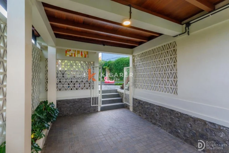 Lovely Wooden Retreat One Bedroom Villa in Gianyar Keramas