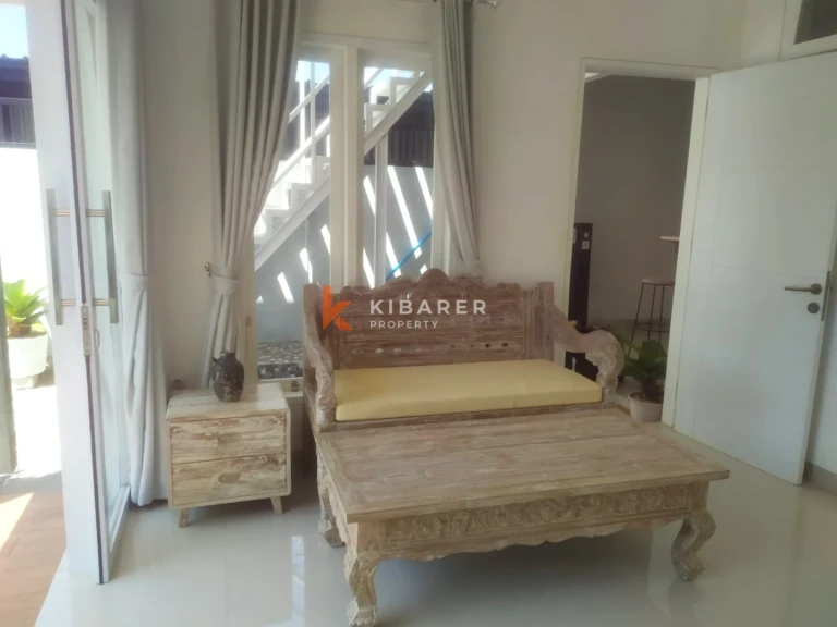 Vila Menawan dengan Dua Kamar Tidur dan Area Rooftop di Sanur