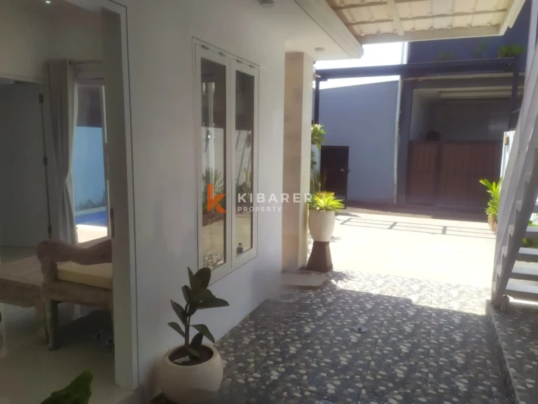 Vila Menawan dengan Dua Kamar Tidur dan Area Rooftop di Sanur