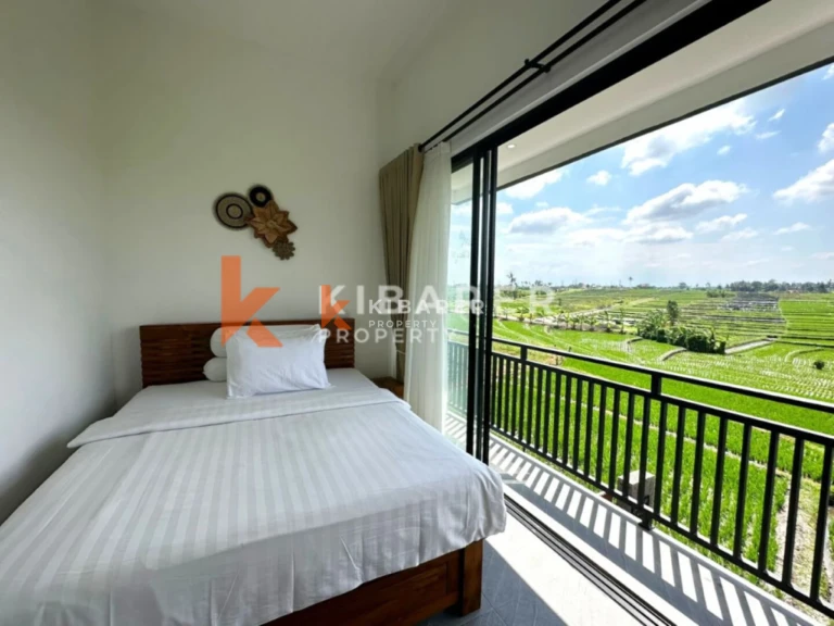 Vila Dua Kamar Tidur dengan Pemandangan Sawah yang Memukau di Munggu