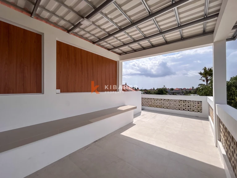 Villa Tiga Kamar Tidur Elegan Tanpa Perabot dengan Kolam Renang Pribadi di Umalas