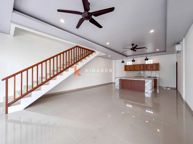 Villa Tiga Kamar Tidur Elegan Tanpa Perabot dengan Kolam Renang Pribadi di Umalas