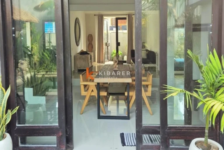 Vila Dua Kamar Tidur yang Menawan dengan Nuansa Tropis Khas Bali di Munggu