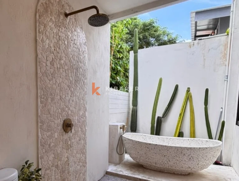 Villa Tropis Modern Satu Kamar Tidur dengan Kolam Renang Pribadi di Canggu