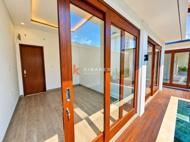 Villa Modern Tanpa Perabot dengan Dua Kamar Tidur dan Kolam Renang Pribadi di Sanur