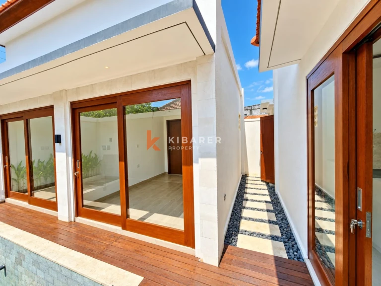 Villa Modern Tanpa Perabot dengan Dua Kamar Tidur dan Kolam Renang Pribadi di Sanur