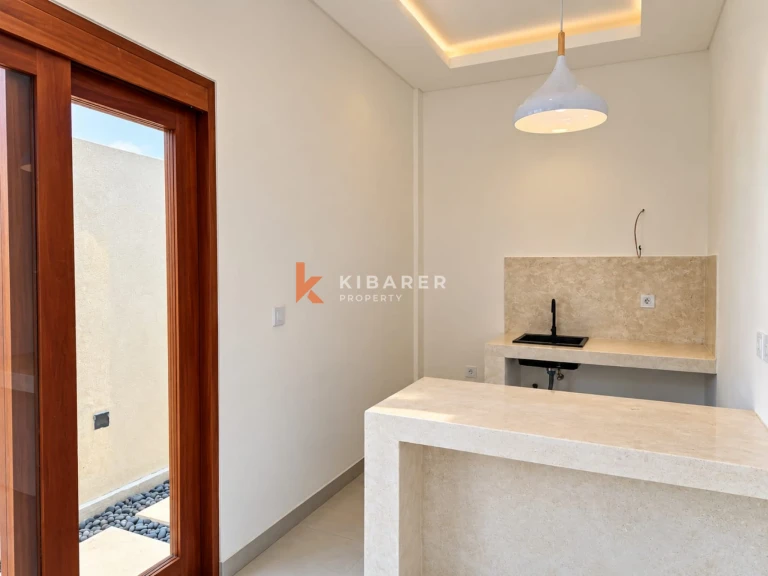 Villa Modern Tanpa Perabot dengan Dua Kamar Tidur dan Kolam Renang Pribadi di Sanur