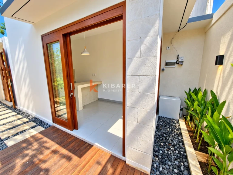 Villa Modern Tanpa Perabot dengan Dua Kamar Tidur dan Kolam Renang Pribadi di Sanur