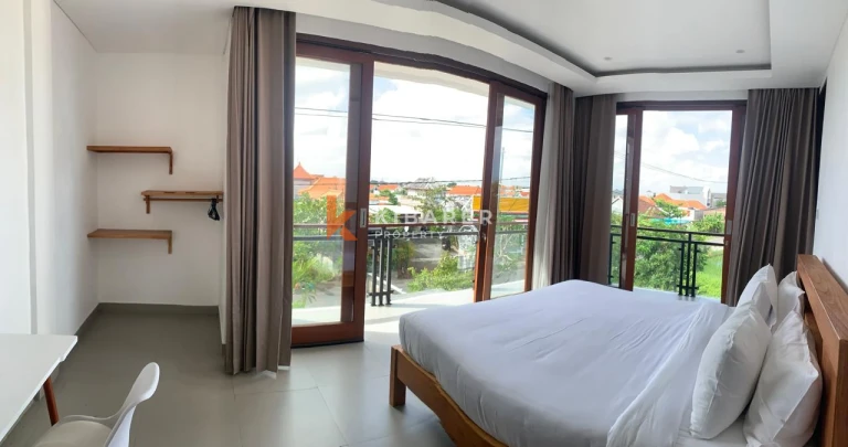 Chic Three-Bedroom Tropical Villa with Pool in Pantai Lima