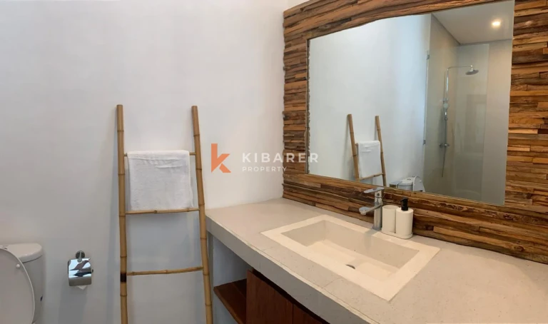 Chic Three-Bedroom Tropical Villa with Pool in Pantai Lima