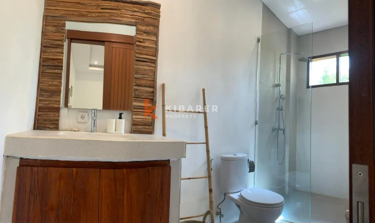 Chic Three-Bedroom Tropical Villa with Pool in Pantai Lima